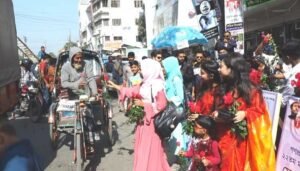 রাষ্ট্রপতির শুভেচ্ছায় পাবনায় ‘হ্যাপি স্মাইল’ ব্যানারে গোলাপ বিতরণ